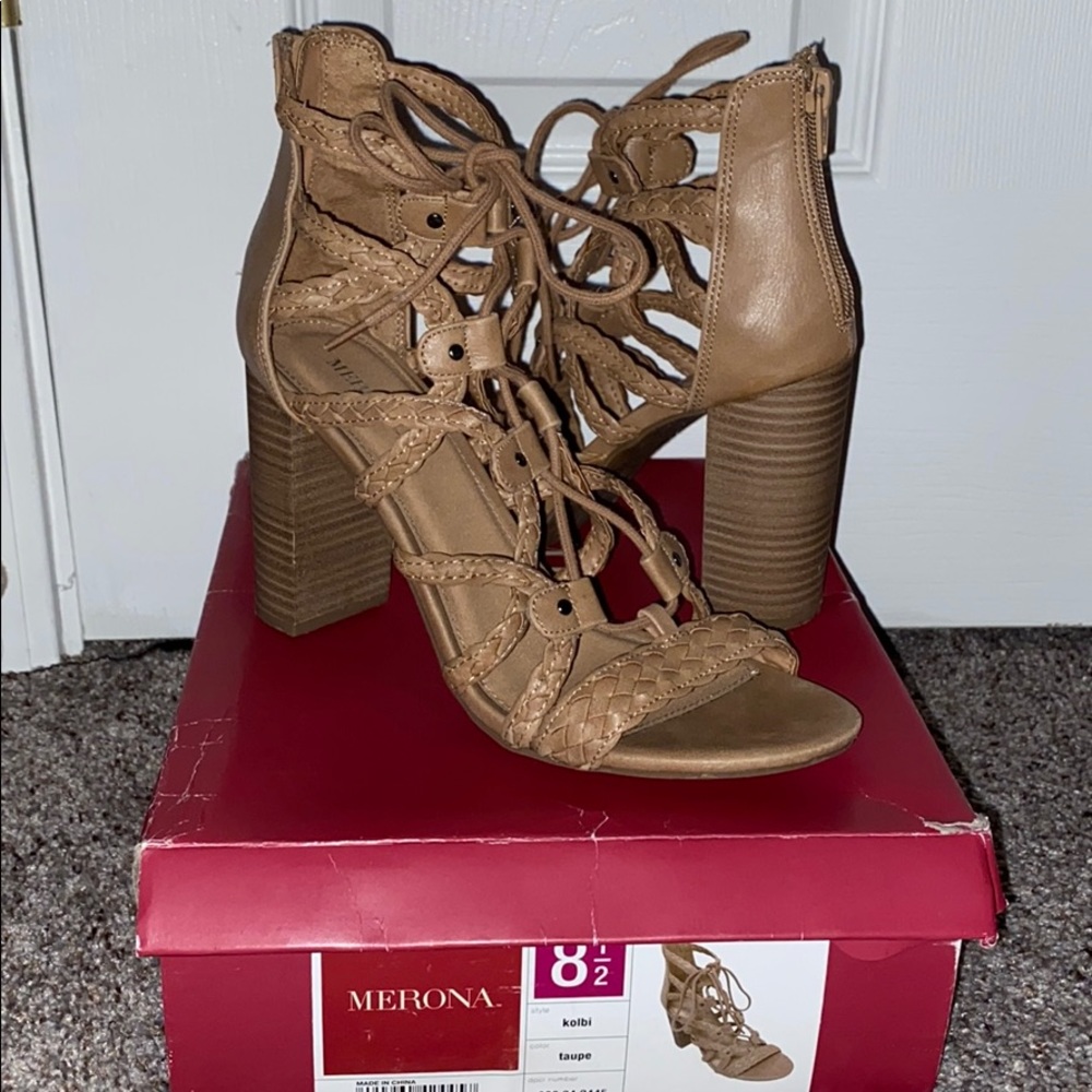 Merona lace up gladiator heals 8 1/2